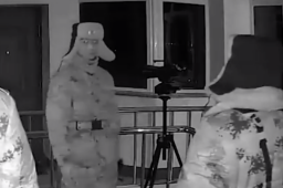 数万网友在线陪边防战士站岗