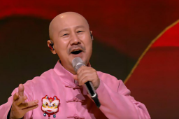 腾格尔的表演喜庆又亲切