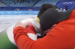 刘少昂夺金后哭了