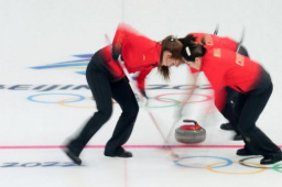 中国女子冰壶战胜英国