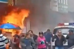 广西玉林一烧鹅店突发爆燃