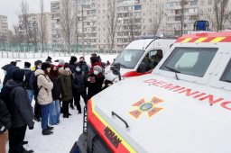 乌议会批准在全国实施紧急状态