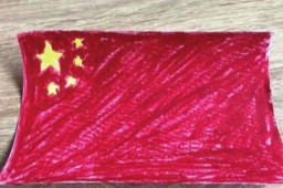 在乌华人拿口红画五星红旗