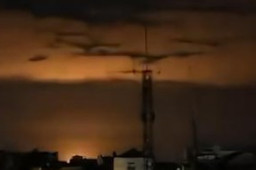 基辅发生大爆炸 夜空被照亮