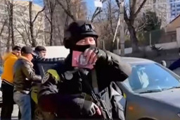 乌克兰中弹华人被误以为搬军事物资