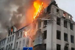 乌哈尔科夫警局大楼遭袭 楼顶被掀