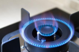 航班起飞后乘客求助称家中燃气忘关