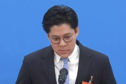 霍启刚鞠躬感谢全国人民帮香港