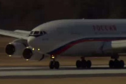 被美驱逐的13名俄外交官飞往莫斯科