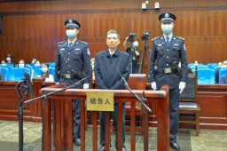 两会会场上 3只“老虎”被“点名”