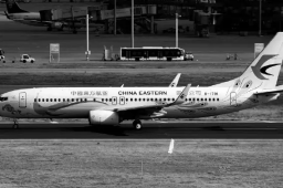 东航客机失事前3分钟急坠8千米