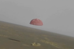 神十三着陆瞬间