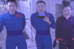 欢迎翟志刚王亚平叶光富回地球