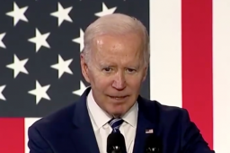 拜登演讲结束后与“空气”握手