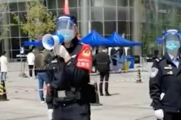 核酸现场喊话：不要唱听我说谢谢你