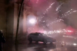 法国多地爆发抗议