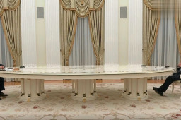 现场：普京与联合国秘书长1对1交谈