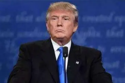 特朗普：美国正被愚蠢的人管理