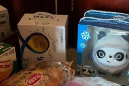 北京给被隔离幼儿园孩子送冰墩墩