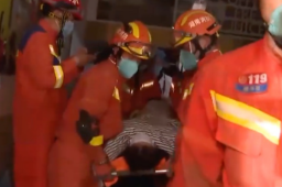 倒塌事故被困者：敲了2天2夜管子