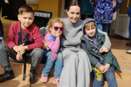 俄方称影星朱莉慰问乌克兰是作秀