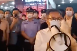 区委副书记深夜现身比亚迪工厂