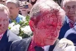 波兰外交部回应俄大使被泼红漆