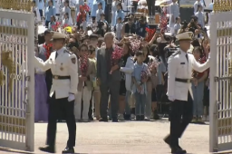 青瓦台全部开放 开门瞬间民众涌入