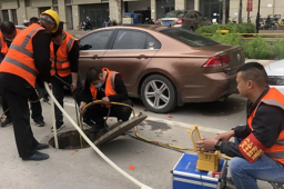 西安已成立专班搜救掉入下水道男孩