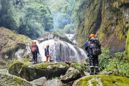 苍山13人差一两公里就到飞机坠毁地