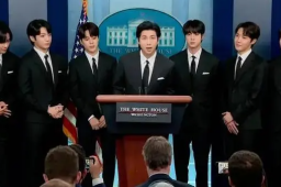 防弹少年团现身白宫记者会