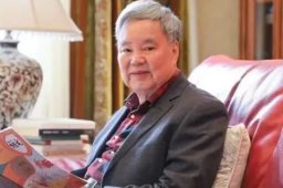 中小学语文教科书总主编回应质疑