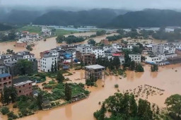 江西遇特大暴雨 近千人被紧急转移