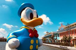 上海迪士尼唐老鸭复工了