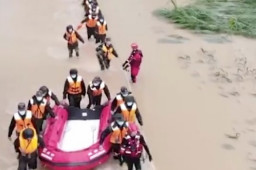 暴雨中他们挺身而出
