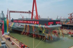 中国第三艘航母下水 命名福建舰