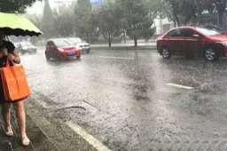 南方四省现特大暴雨 或将北抬