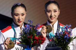 中国双胞胎姐妹花游摘金创历史