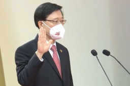 李家超宣誓就职