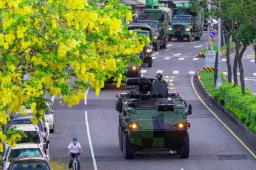 蔡英文战时“逃亡车”上街熟悉地形