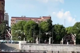 500米出国留学当事人需绕行1万公里