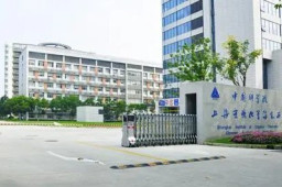 中科院一男子向女生杯中投放异物