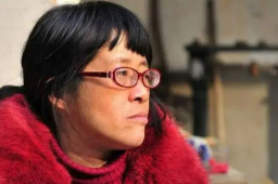 诗人余秀华回应被小14岁伴侣家暴