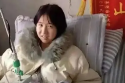 打耳洞都怕疼的姑娘为同学挡了8刀