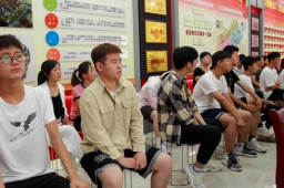 陕西一村考上清华北大奖10万元