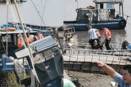 浙江一休闲渔船遇11级风侧翻致7死