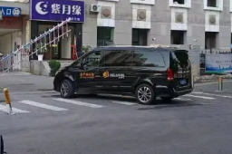 小区楼下开医院殡仪车出入惹民怨