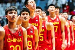 杜锋：男篮输球最大责任在我们教练