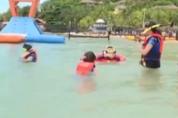 约8万游客滞留三亚