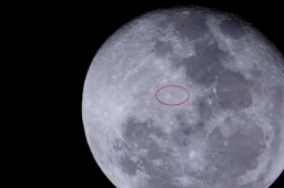 超清画面记录中国空间站凌月